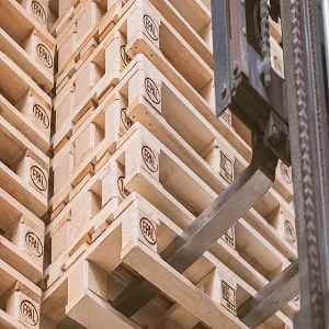 Euro Standard 2 Entry 4 Entry Wood Pallet Stainless Steel Pallet for Sale Industrial Storage Surface