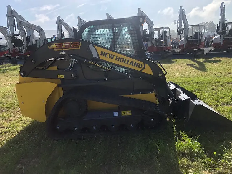 Новинка компактный погрузчик Holland C332 74 л.с.