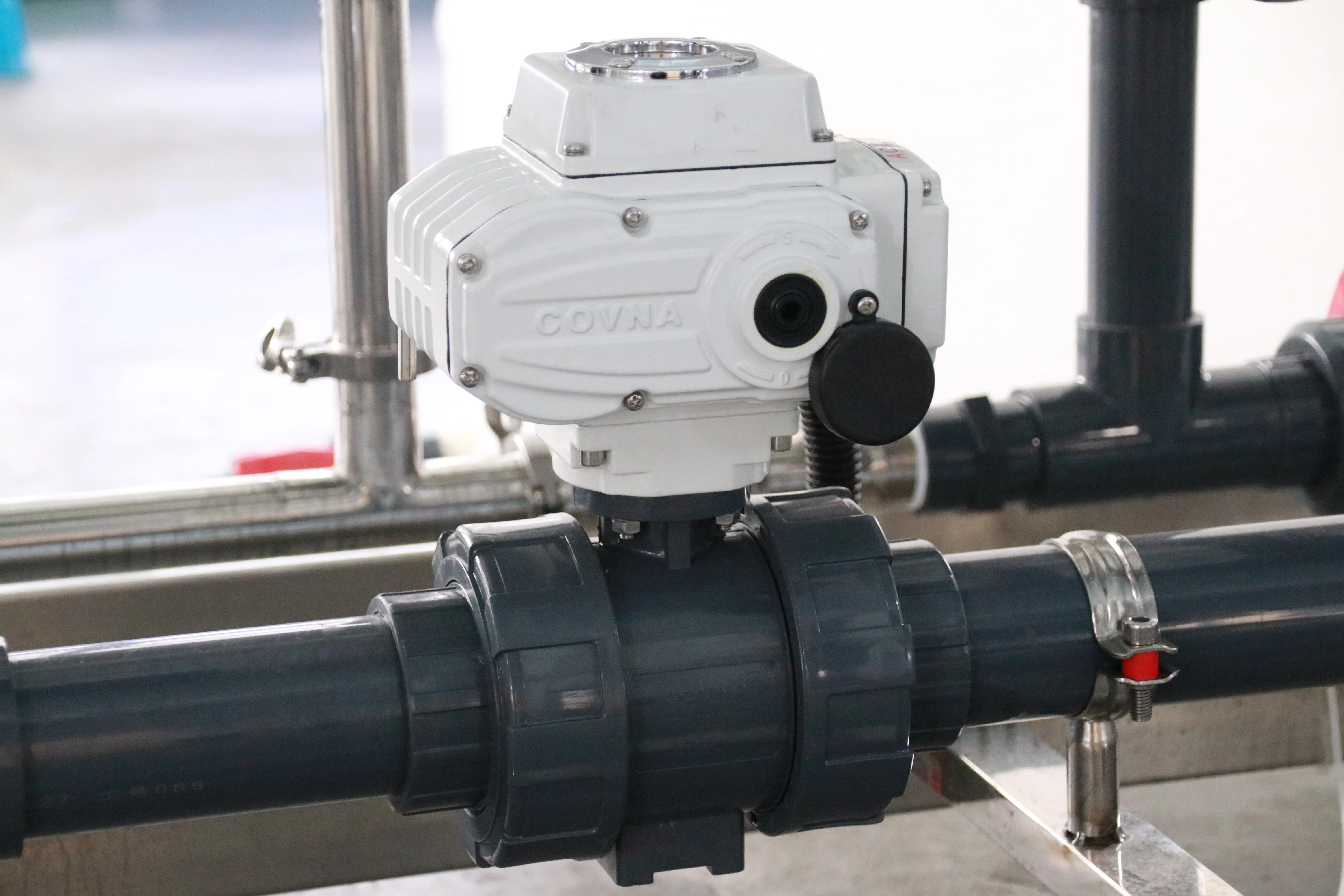 COVNA AC220V 4-20mA Intelligent Type Electric UPVC Ball Valve PVC Ball Valve Electric Actuator UPVC Double Union Ball Valve