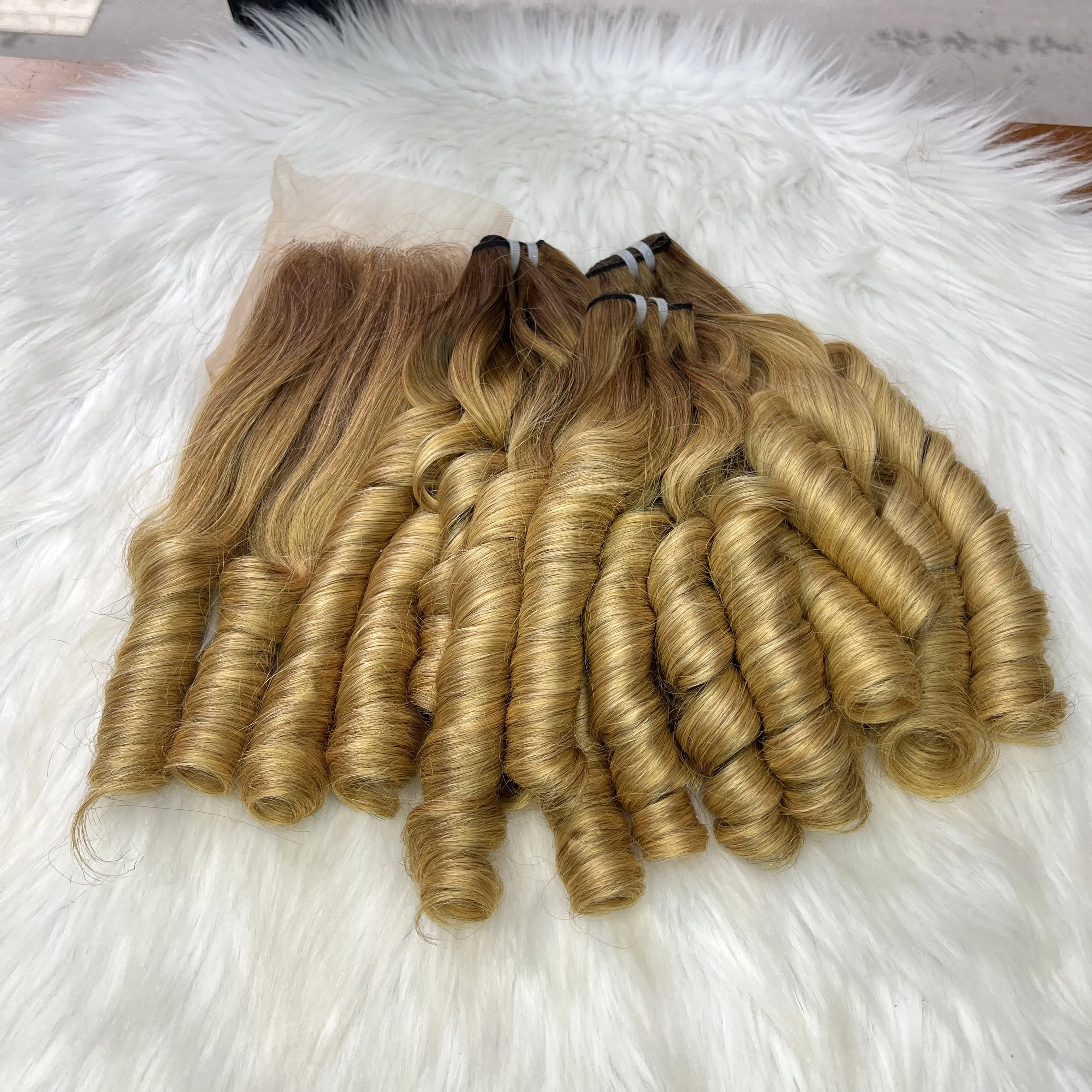 High Quality Blonde Bounce Curly Hair Weave Cuticles Aligned Vietnamese Human Hair Extensions