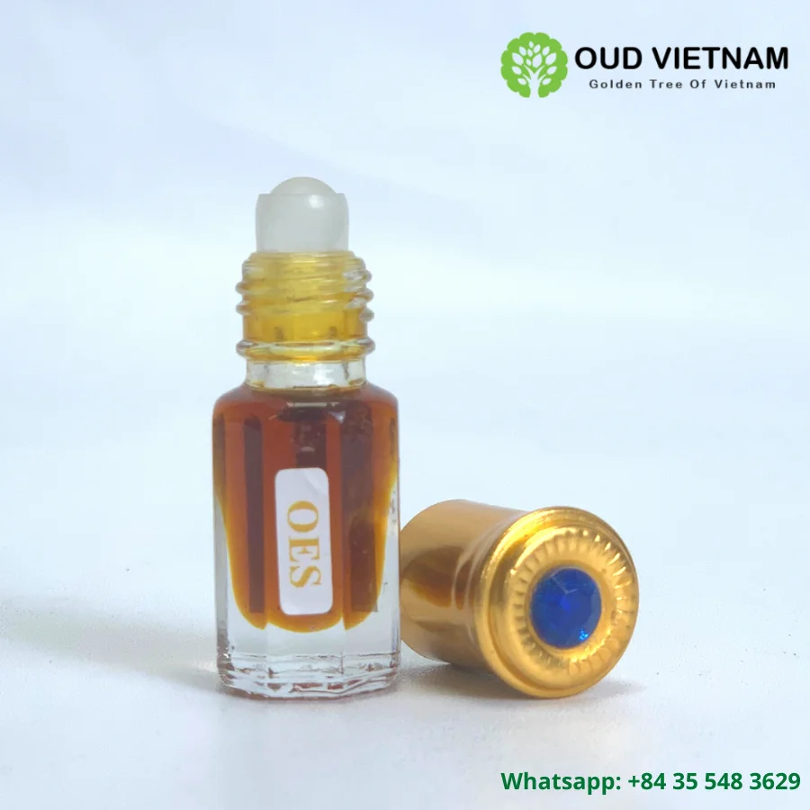 OEM ODM 3 ML Pure Essential Aromatic Oil Agarwood Wood Oud Oil For Relaxation Skin Directly