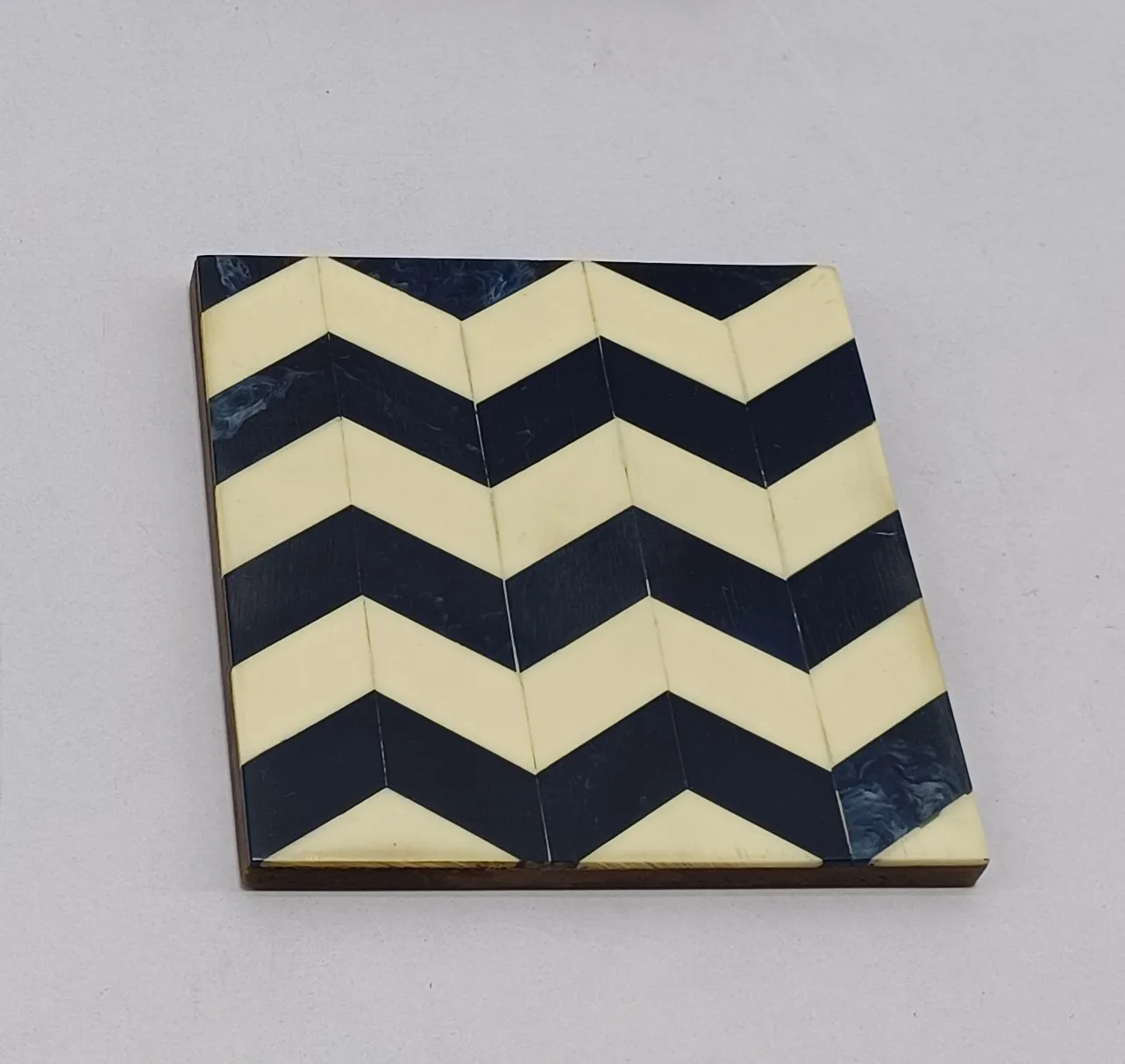 New Arrival Resin And Wood Coaster Set of 4 pcs With Wooden Stand Epoxy Custom Colour Tea Cup coasters at wholesale