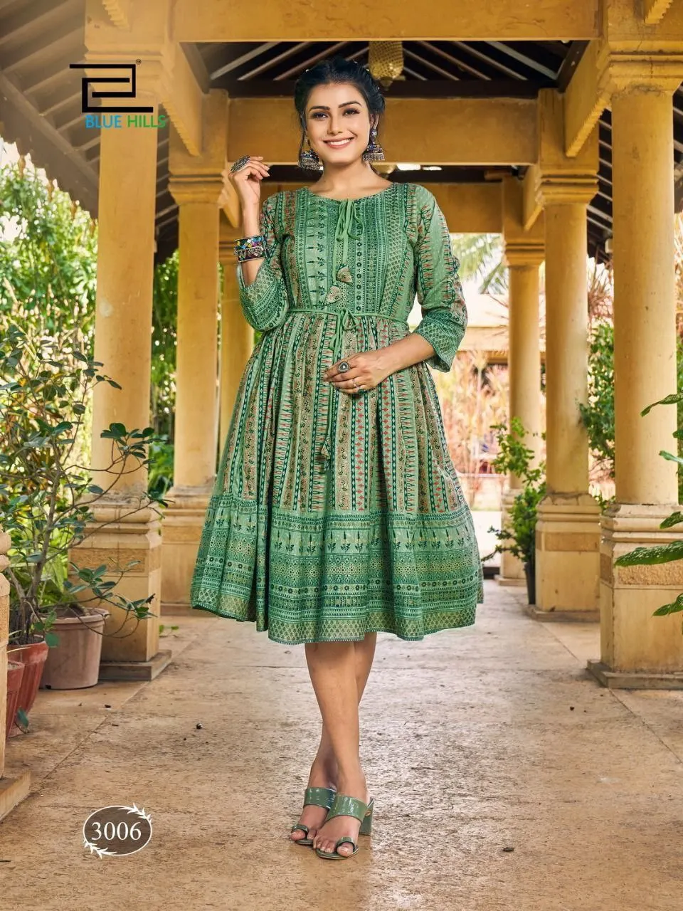 new desgin tops Tunic Style Full Flair With center Belt kurti