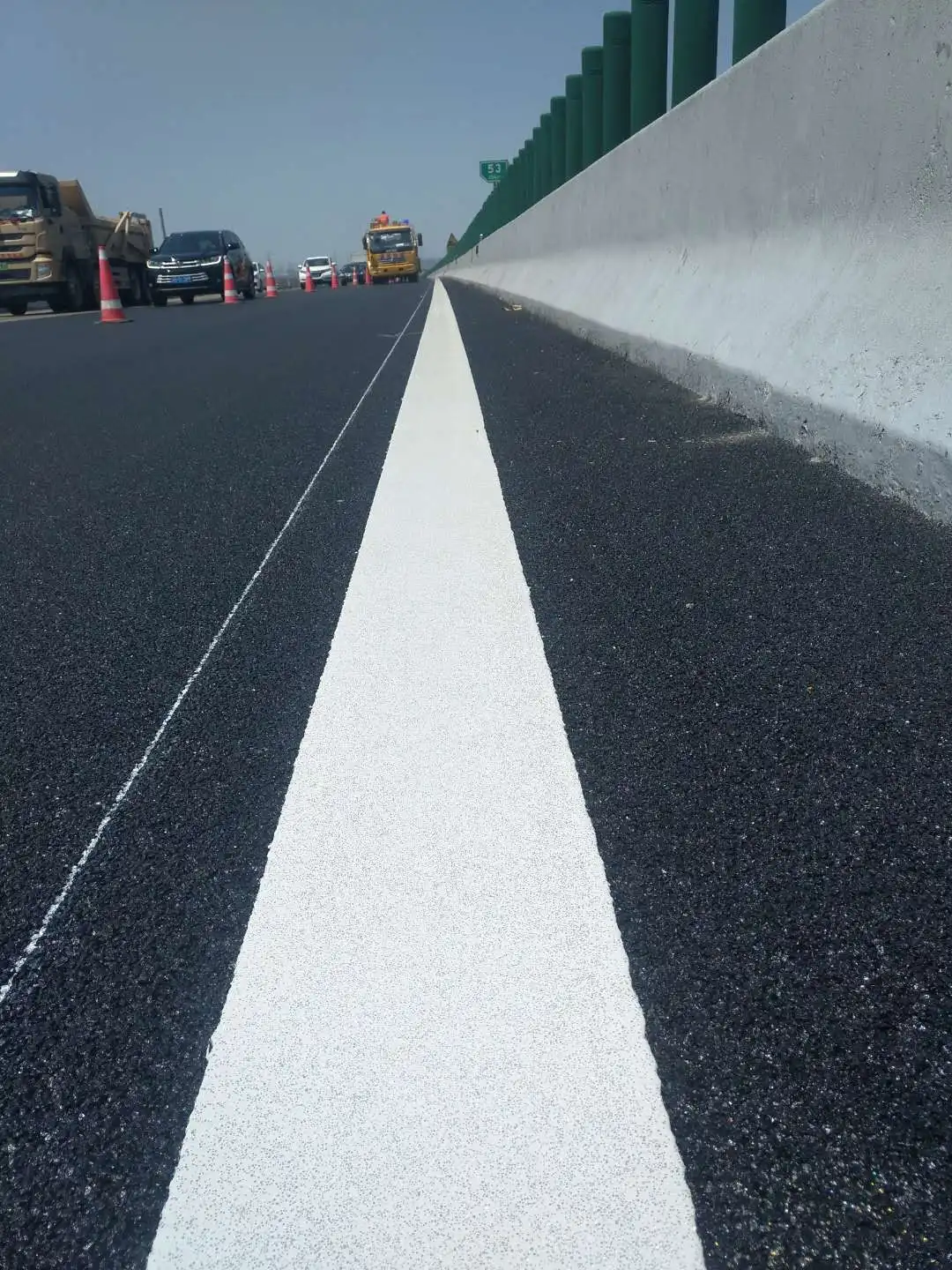 BS3262 British standard White high way painting thermoplastic powder paint road marking thermoplastic paint supplier