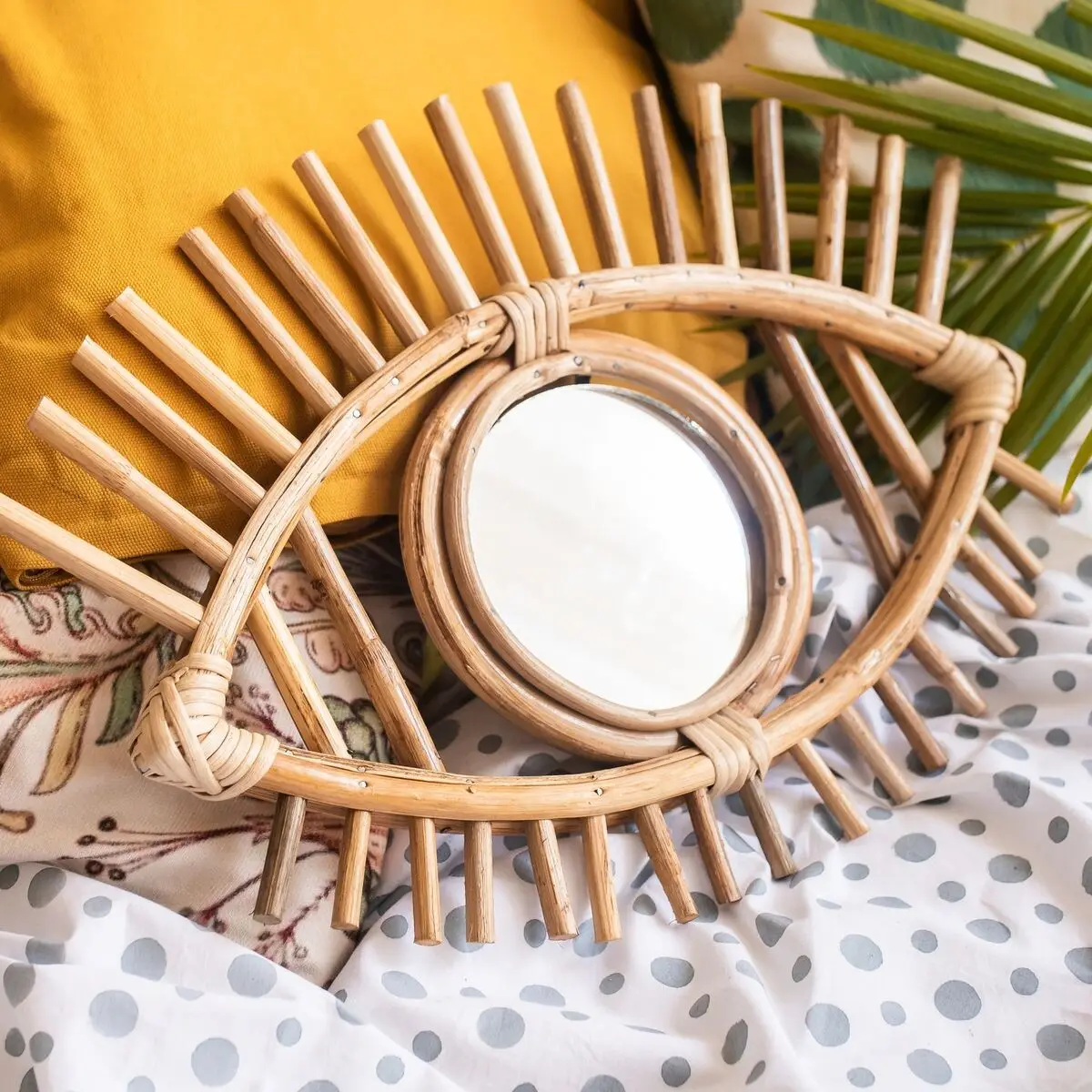 Wholesaler Rattan Eye Mirror Handwoven Hanging Mirror for Living Room Bedroom Decoration Vietnamese Manufacture