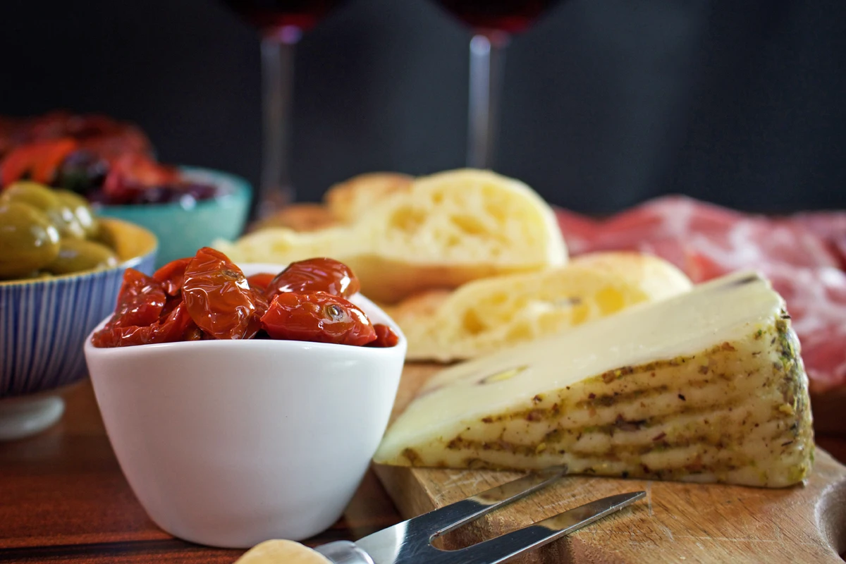 Made in Italy ready to eat food side dishes 190 gr semi dried cherry tomatoes in sunflower oil