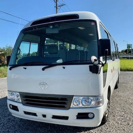 Используемый 2011 игрушечный автобус Toyota Coaster RHD низкая цена японский оригинальный Подержанный мини-автобус с поворотной дверью двигателя