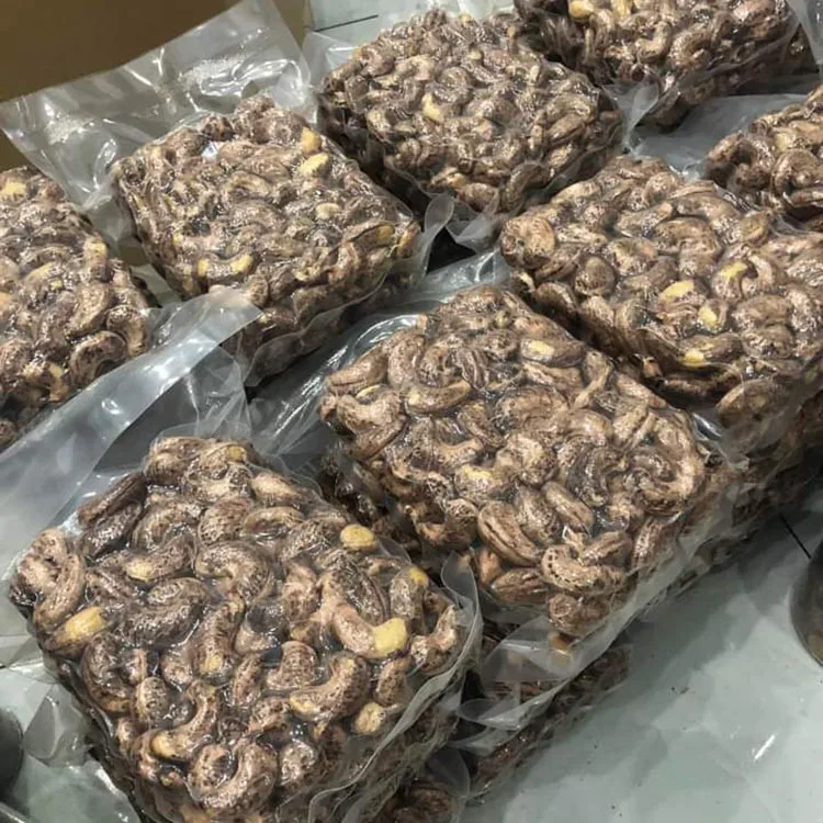 Орехи кешью из Вьетнама лучшее качество естественное использование для пищевых продуктов соленая упаковка картонная коробка и вакуумный пакет от вьетнамского