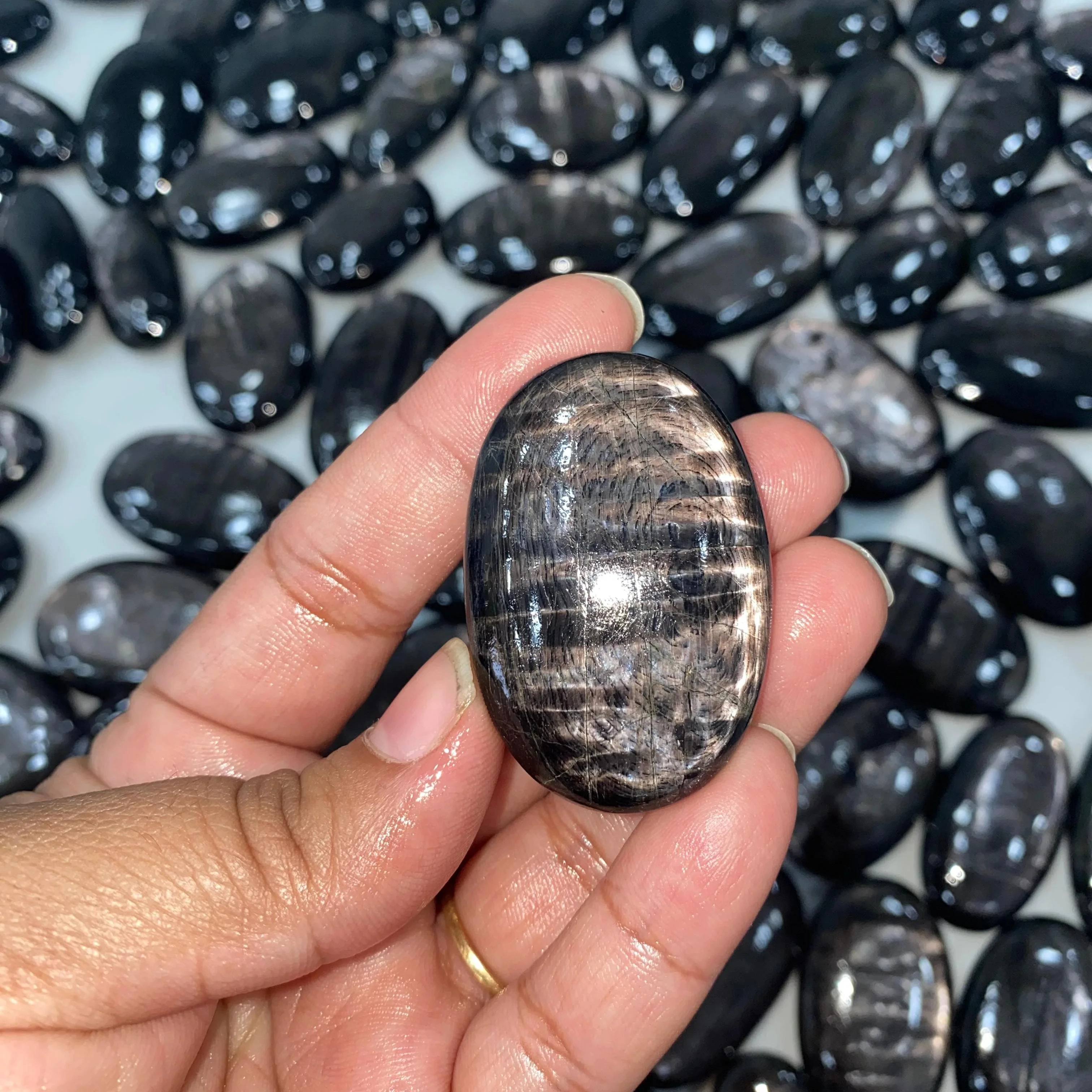 High Quality Natural Hypersthene Gemstone Carved Semi-precious Stone Crafts Natural Mixed Quartz Crystal Palm Stone  For Sale