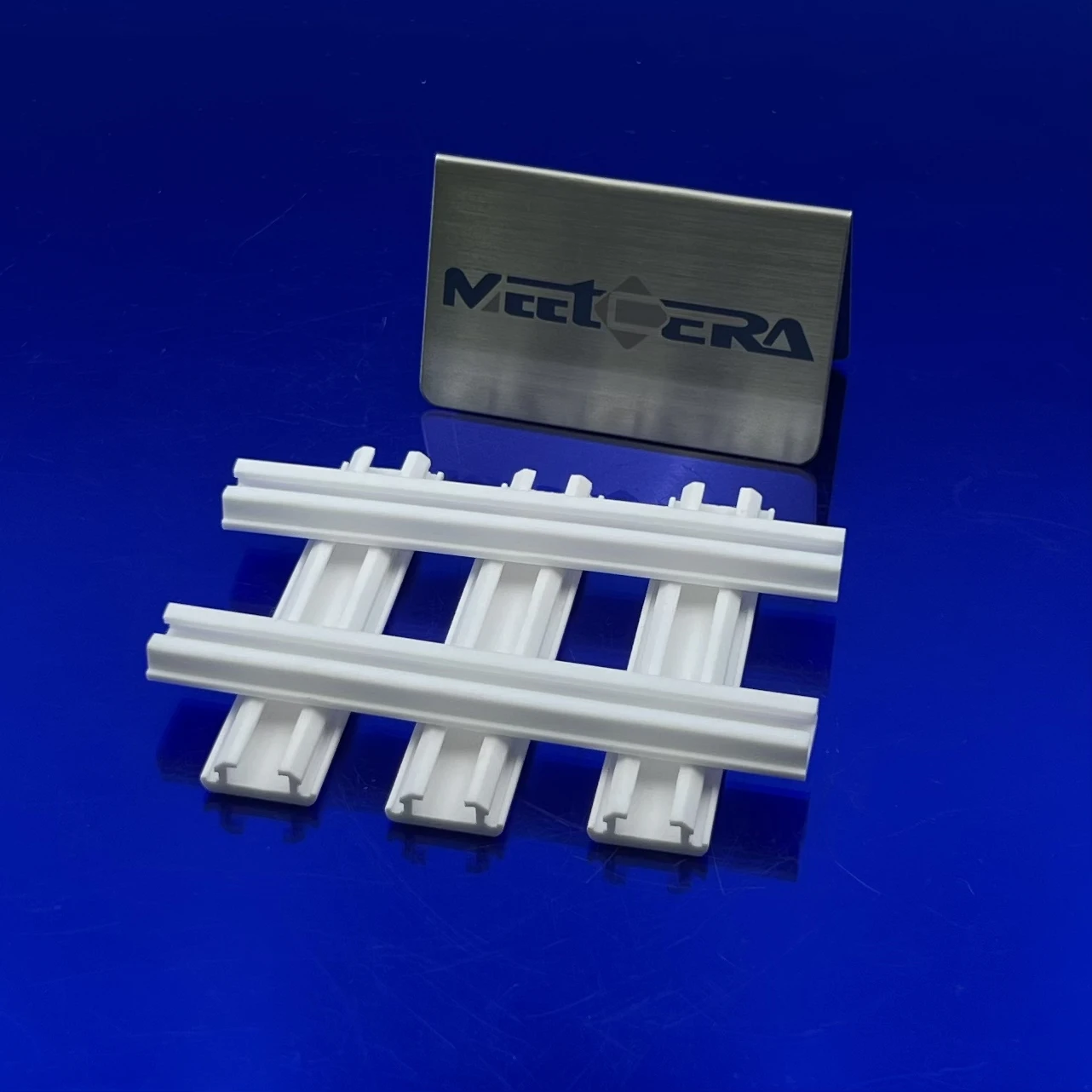 High temperature resistance acid alkali resistant 99% white alumina ceramic parts