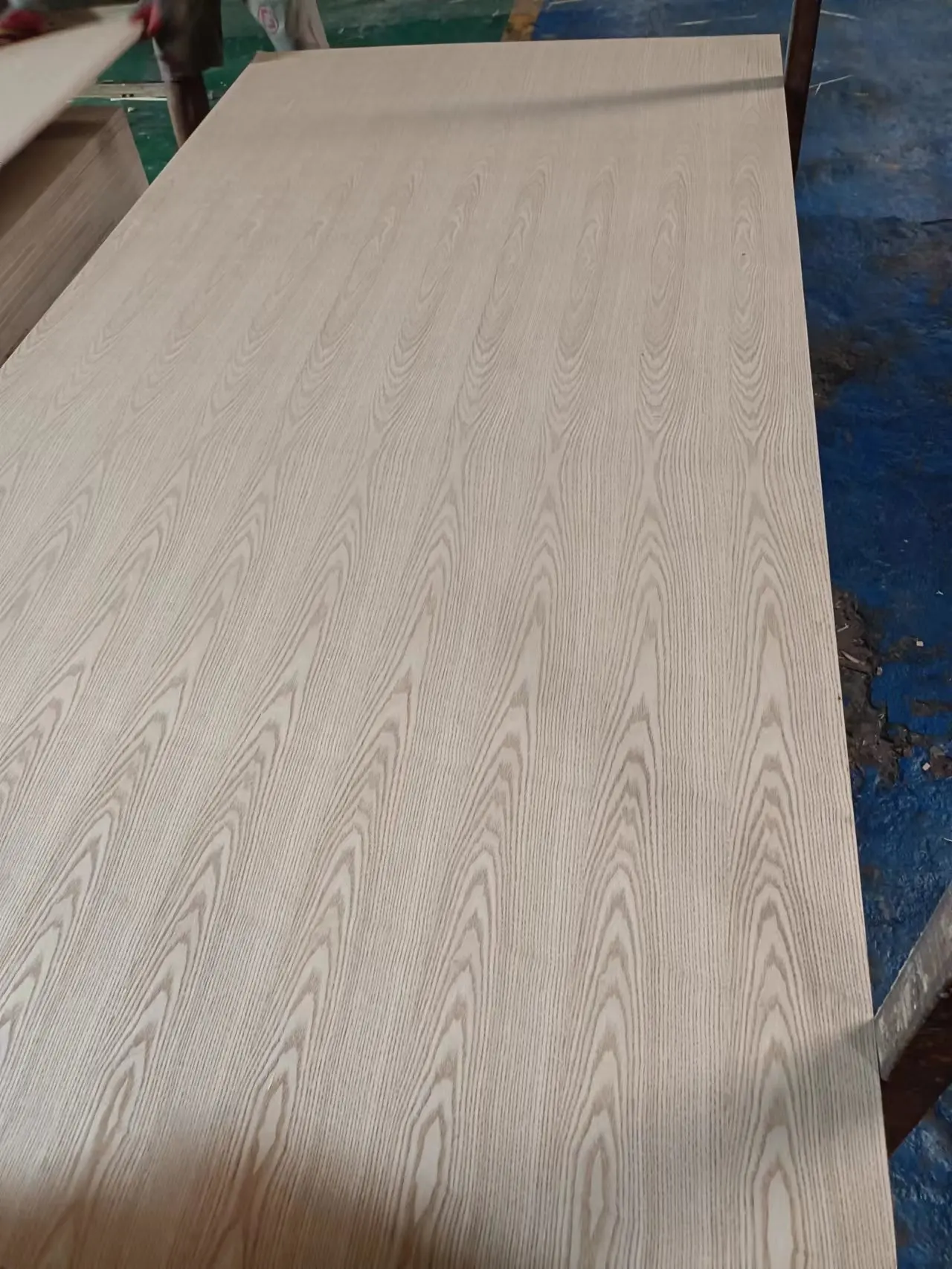 Linyi Factory Face Laminated Veneer 18mm Ash block board Plywood For Furniture wooden