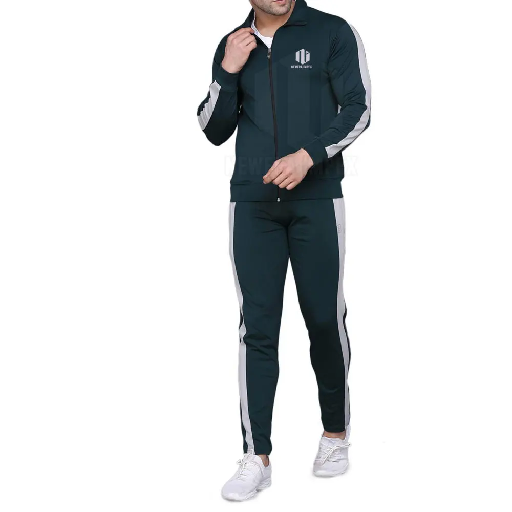 Мужской спортивный костюм