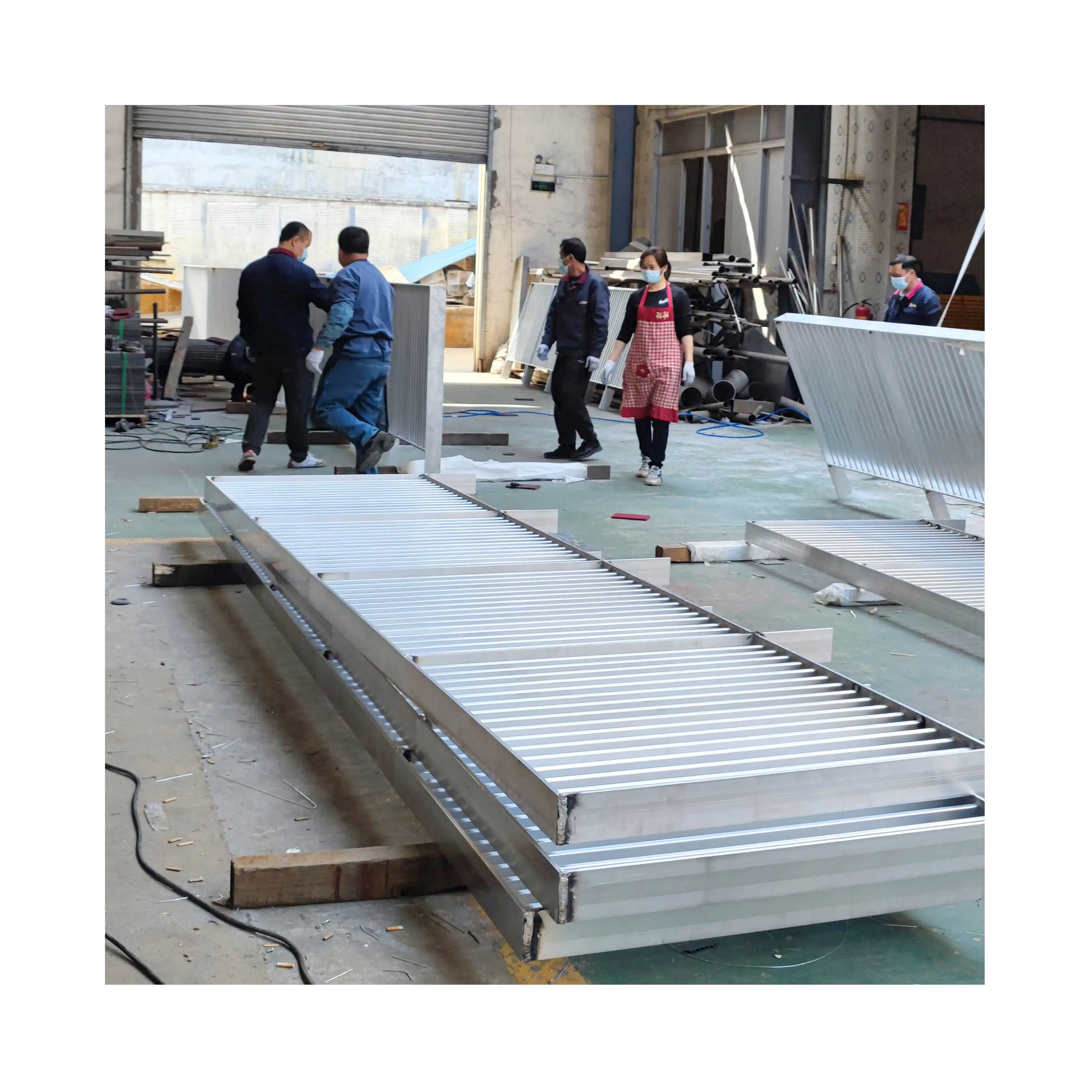 Customize Your Courtyard Decor with Powder-Coated Aluminum Balustrades in Various Colors and Styles
