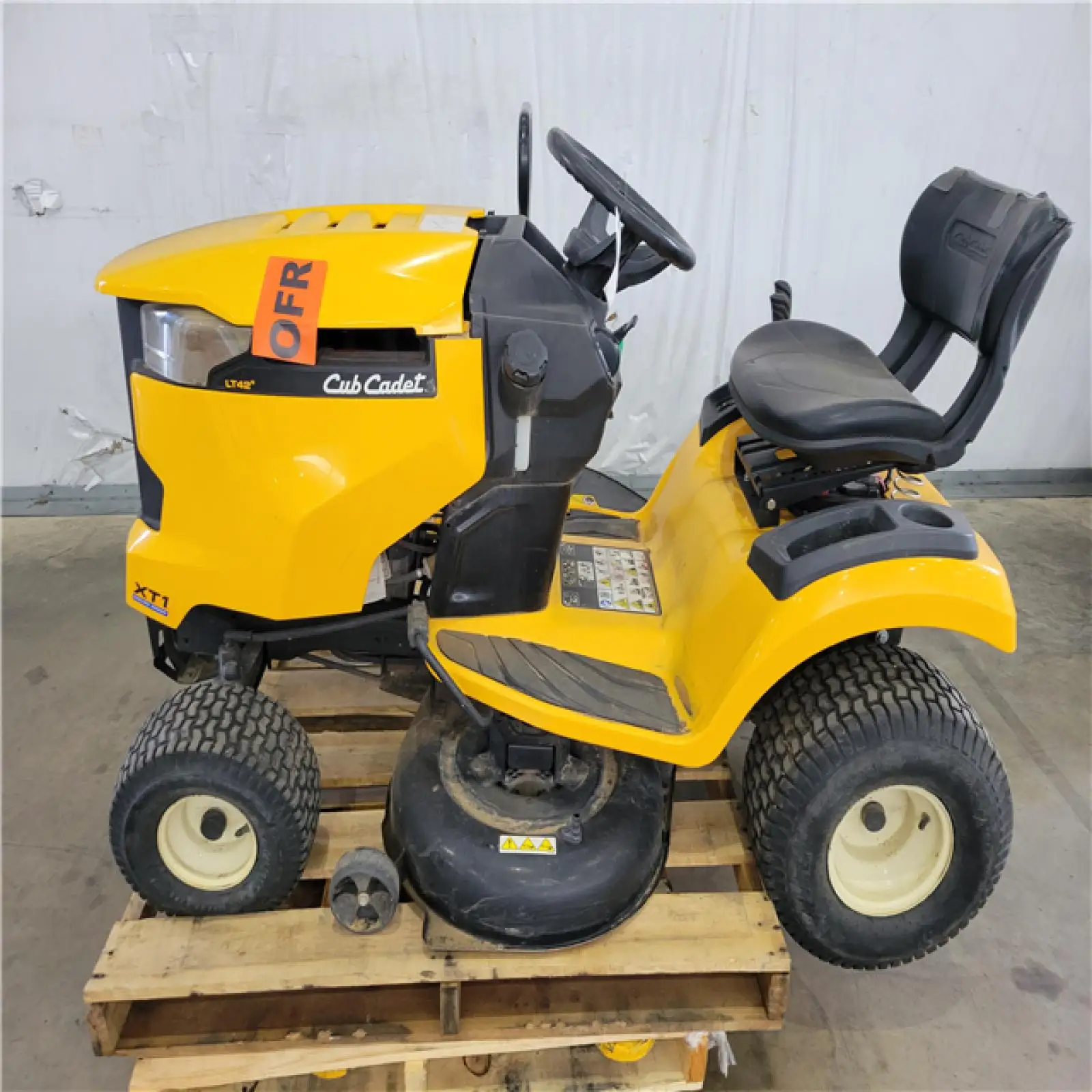 Купить дешевый Cub Cadet Enduro XT2 PR95 - Intellipower Ride на тракторе с 12 В по оптовым ценам