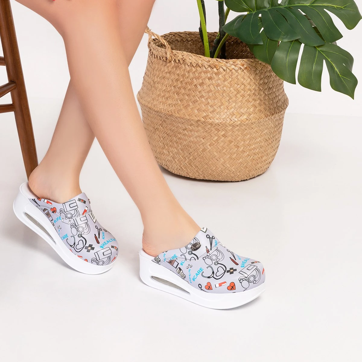 Clogs Gray First Aid Patterned   Orthopedic  Closed High Shoe Sole Girl Sabo Slippers Orthopedic Nurse Slippers for Hospital