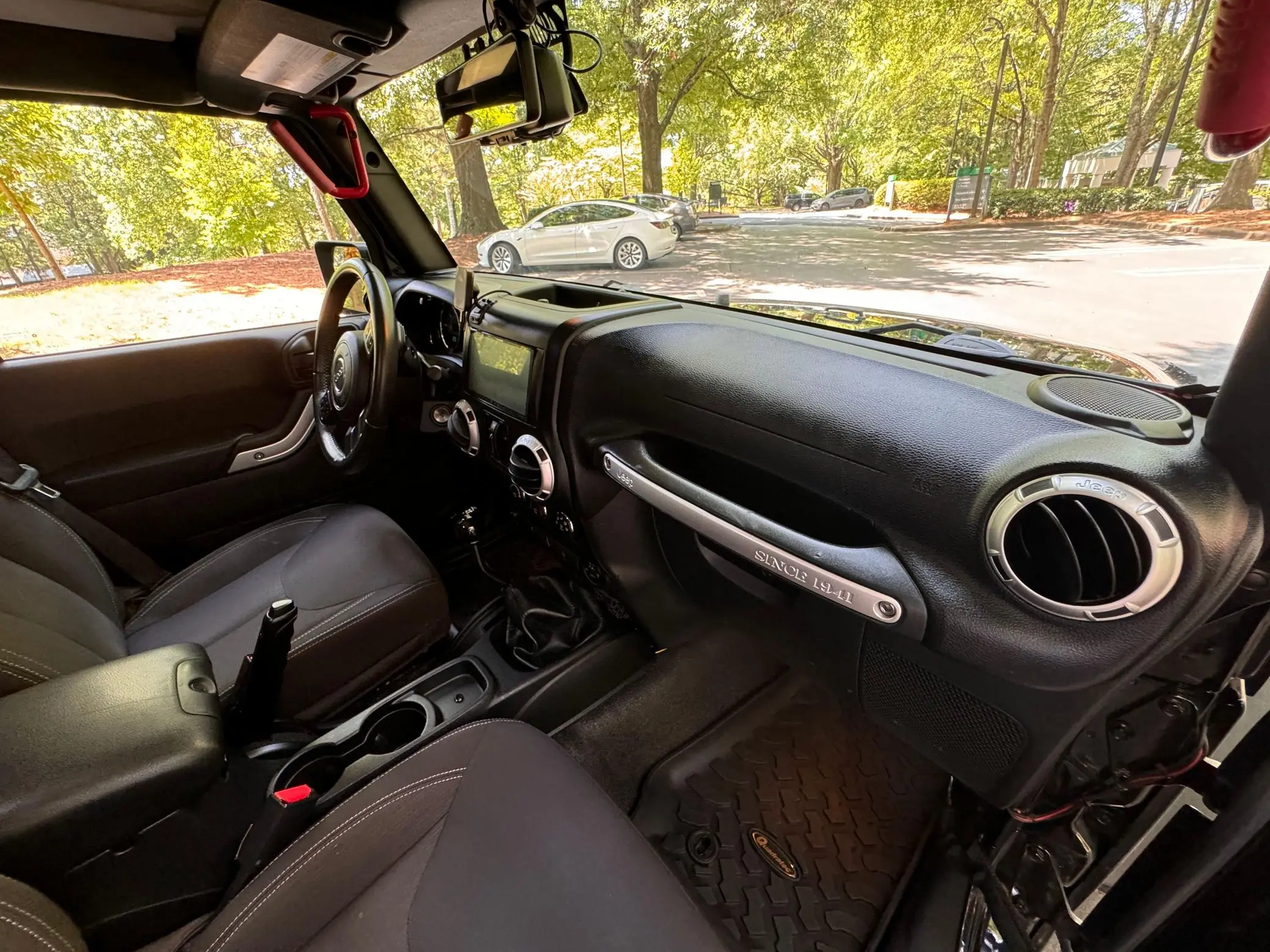 Подержанный 2015 Jeep Wrangler безлимитный Rubicon 4x4