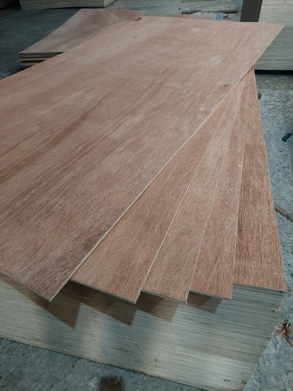 7.5MM PLYWOOD WITH 2 SIDE BINTANGOR WITH GOOD QUALITY