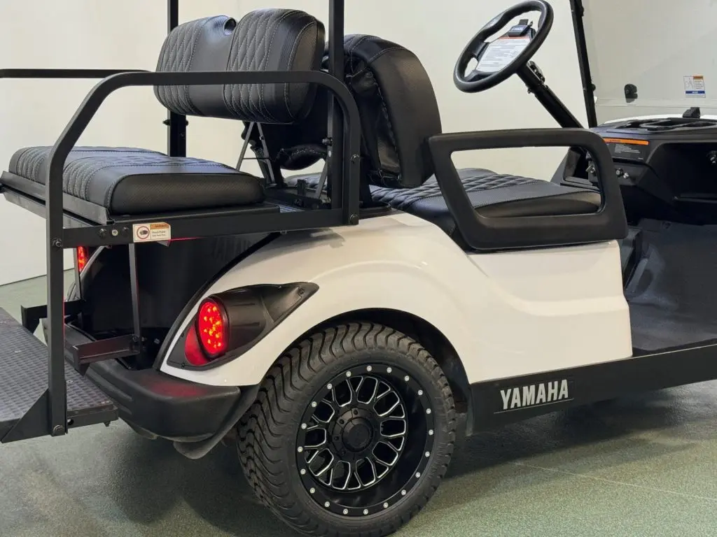 Нехитренно использованный yamahs Golf Car Drive 2 EFI Quietech 2024 модель 100% отлично работает без происшествий гарантия 1 год.