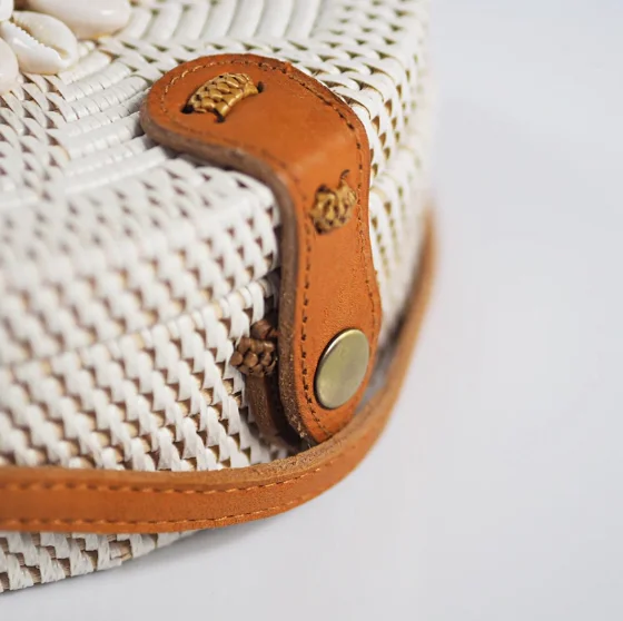 Handmade Natural Rattan Handbags with Clamshell Design and Leather Strap for Women Beach Traveling and Daily Use