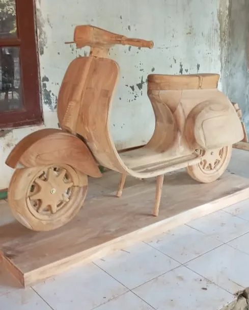 Hot Sale Antique Classic Craftmanship Laminated Recycled Wood Display Or Fully Motor Functional Vespa Scooter Built From Scratch