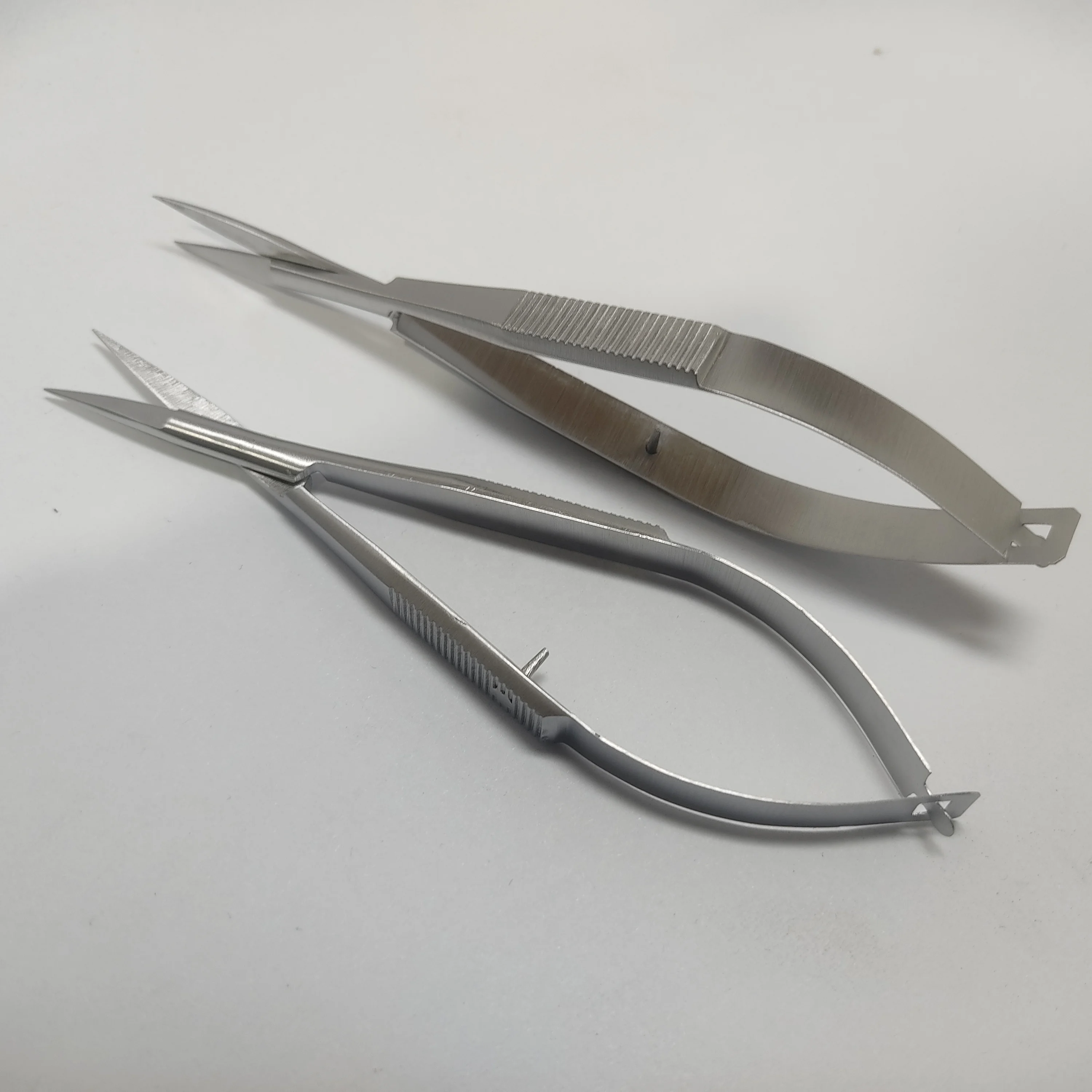 Stainless Steel Spring Scissor Eyebrow Trimming Scissor Curved Tip Thread Scissor for Ear Nose