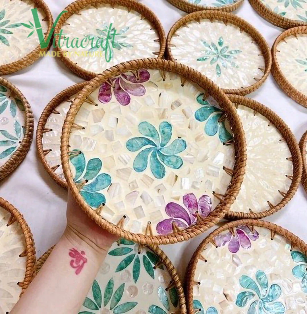 Bamboo and rattan tray inlaid with pearls. Under the meticulousness of craftsmen, perfect products are created.Size 20cm Handmade Vietnam