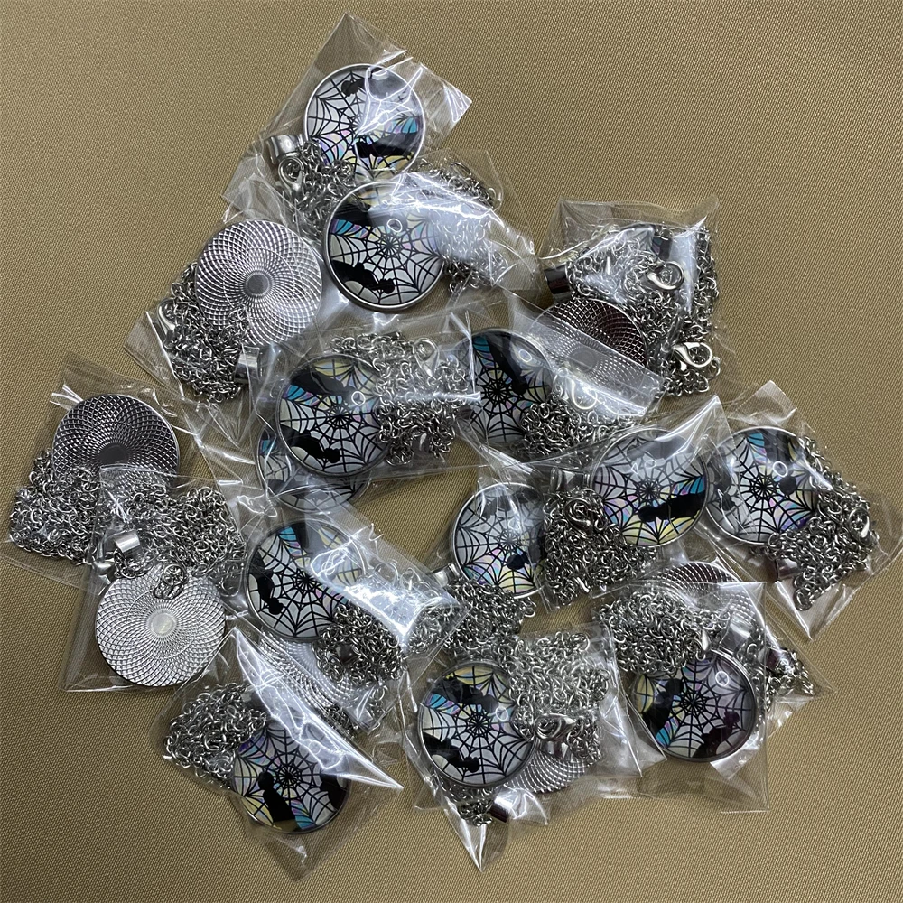 2023 American TV series wednesday adams custom necklace peripheral vintage pendant spider web necklace wednesday addams necklace