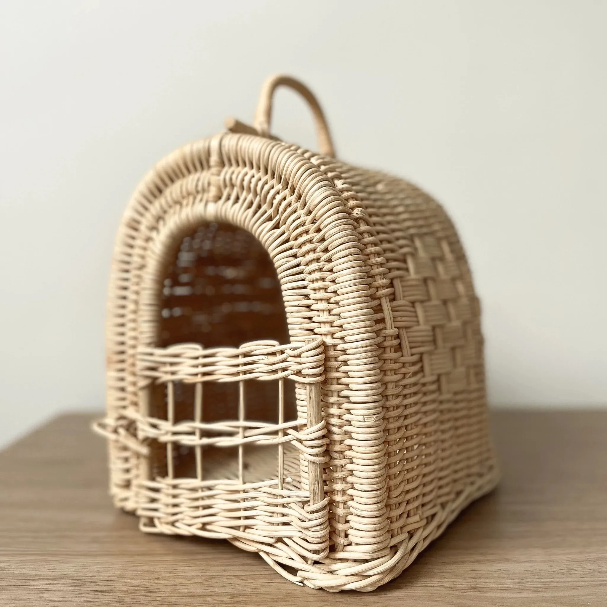 Custom comfortable rattan wicker pet carrier backpack bag accessories with cushion for export