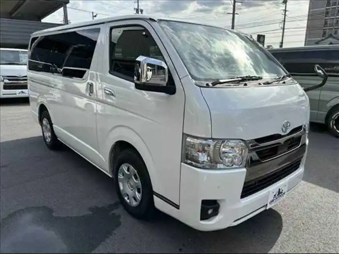 Подержанный японский 2022 Toyotta Hiace Van