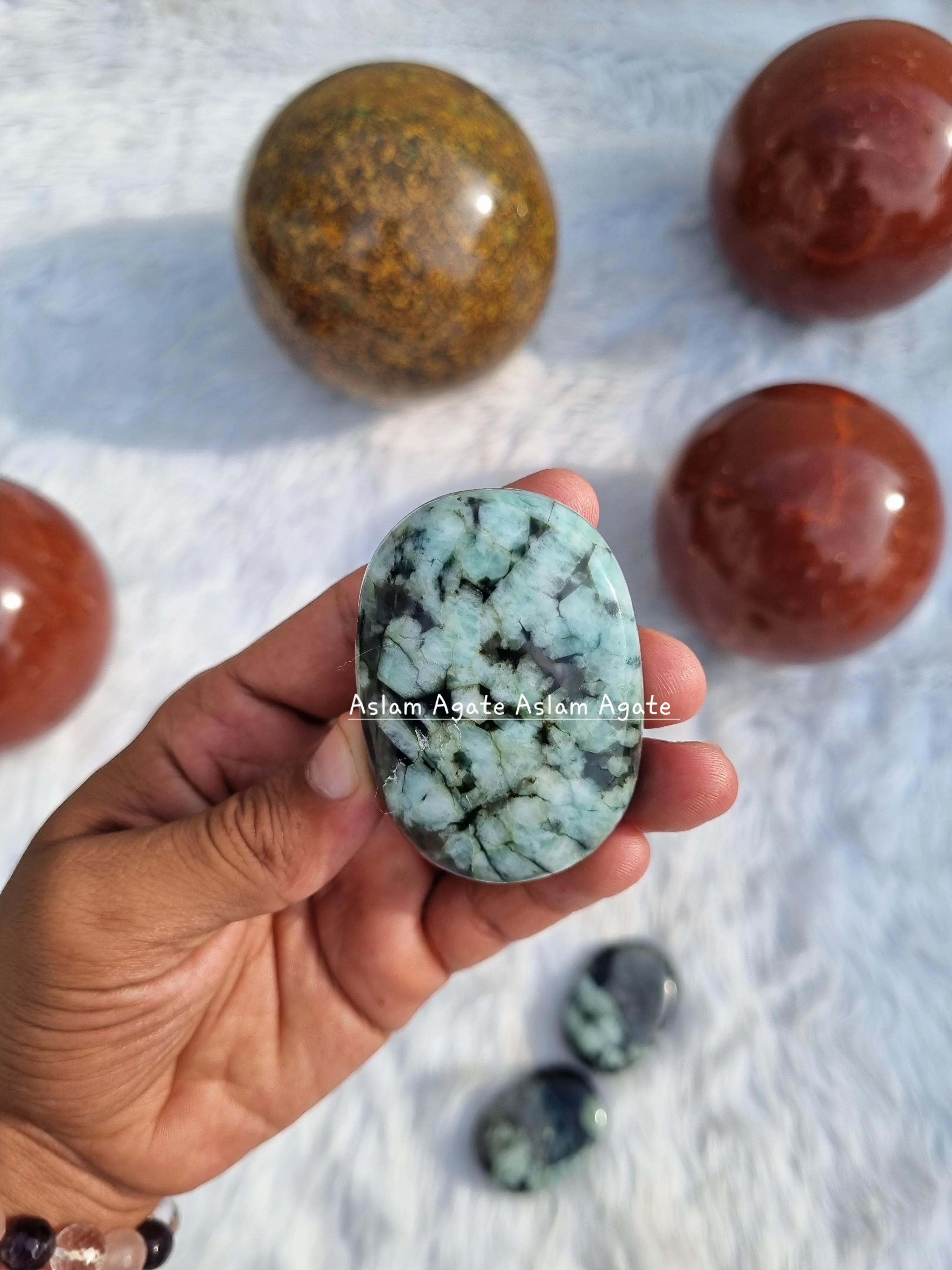 HOT SALE HIGH QUALITY NATURAL EMERALD PALMSTONES HEALING PALMSTONE FOR MEDITATION AND DECORATION