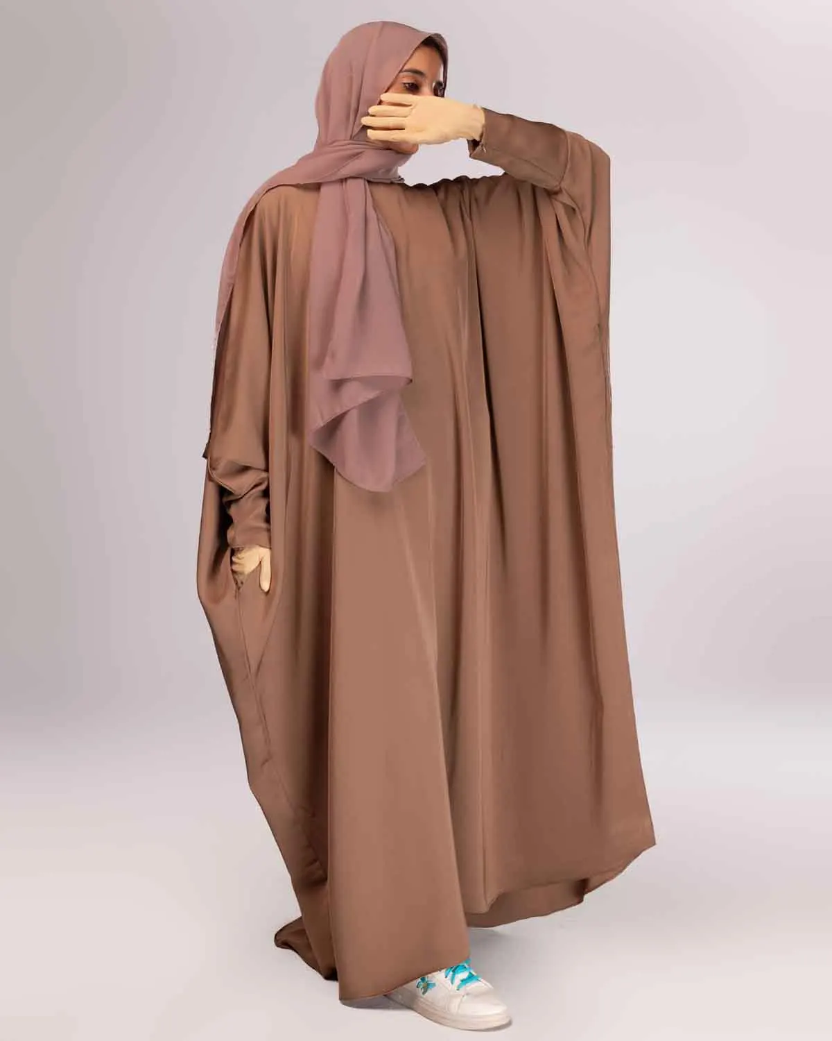 Latest Modest Abaya with Batwing Zipper Sleeves O-neck Breastfeeding Friendly Solid Pattern Simple Fashion Element for Adults