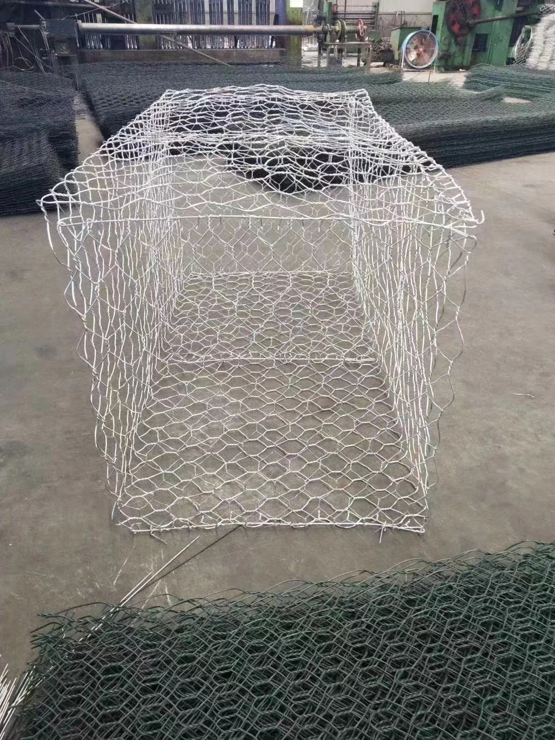 Galvanized welded gabion box wire mesh retaining wall riverbank/gabion blue landscape garden decoration1*1*1m