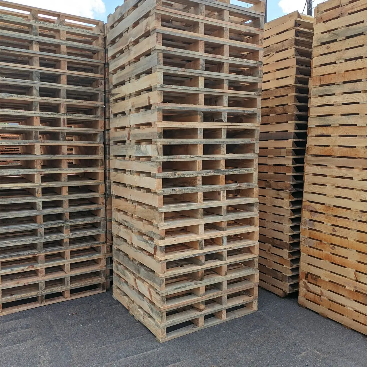Very Strong Single Face 4 Way Entry Wood Pallets Cheap European standard EPAL fumigated wooden pallet Ready For Export