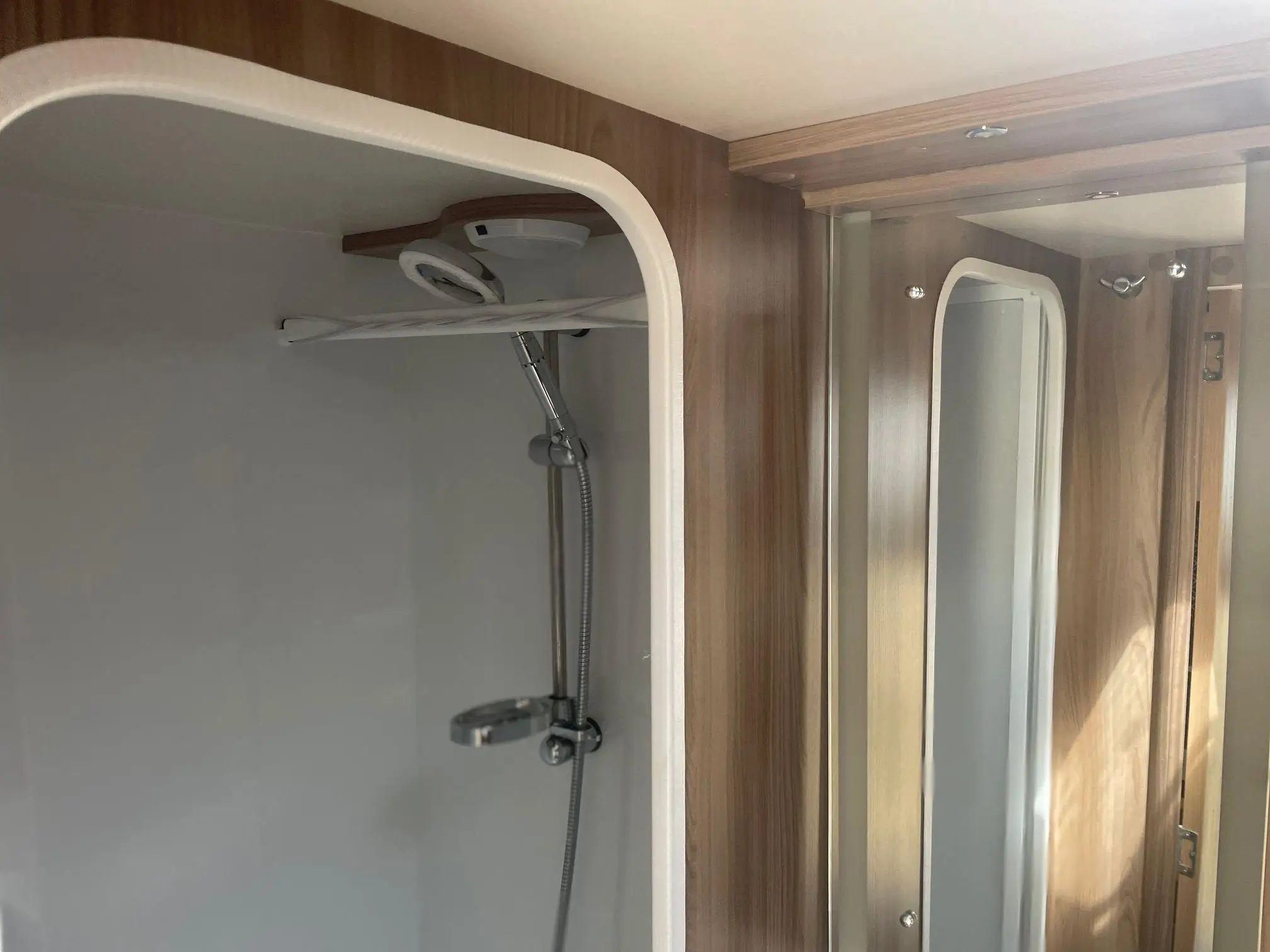 Best Sellers Full-size Profile steel structure Caravan Trailer For Sale Camper Trailer Offroad Motor Home Van Made In Austria