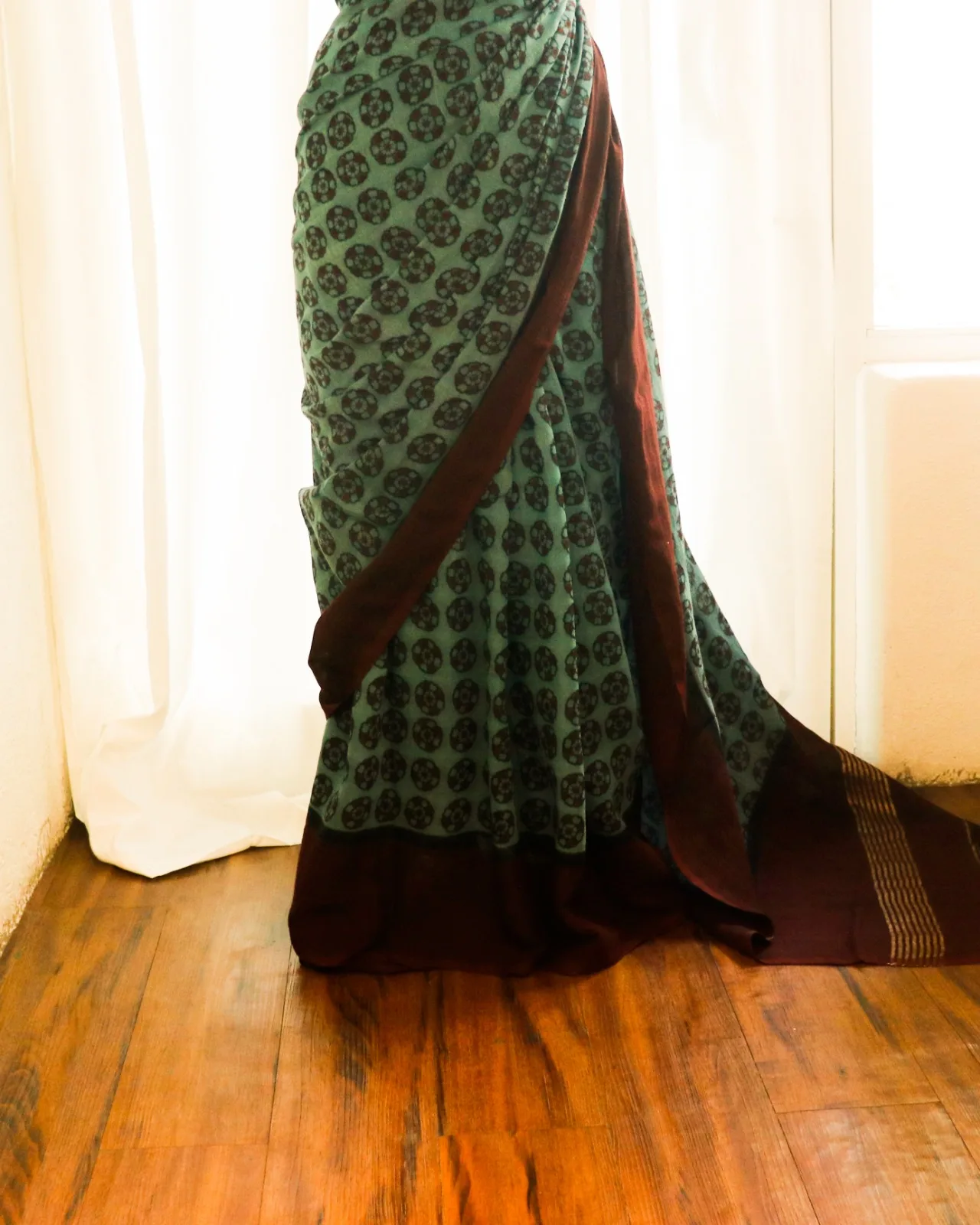 Top Selling Traditional Zari Border Cotton Sungudi sarees beautiful design for women at Inexpensive Price from India