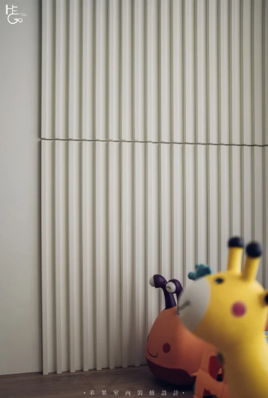 Particle board wardrobe for girls