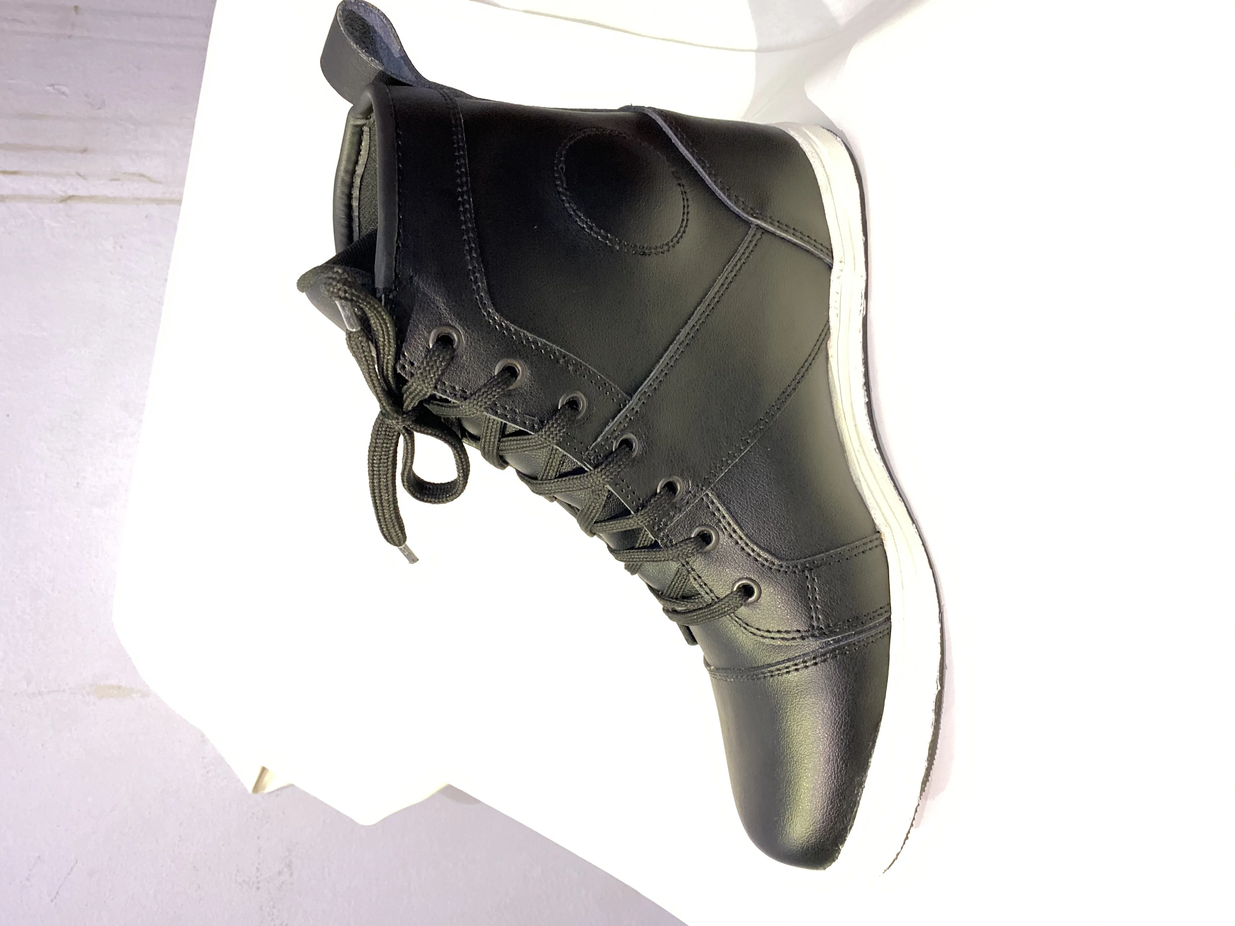 Cheap Price Comfortable Leather Sneakers Walling Shoes Made of Original Leather