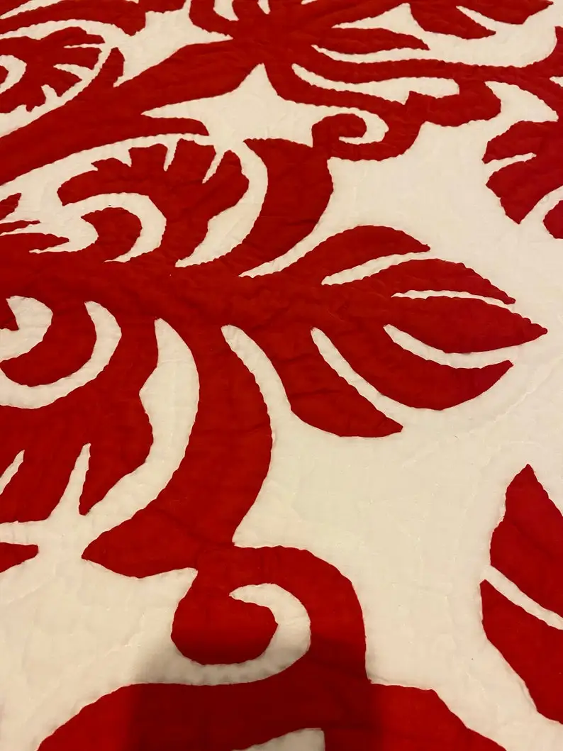 Trendy Hand Embroidered Hawaiian Quilts Red Luxurious Stitched Bed Throws Handwoven Blankets with Intricate Embroidery Wholesale