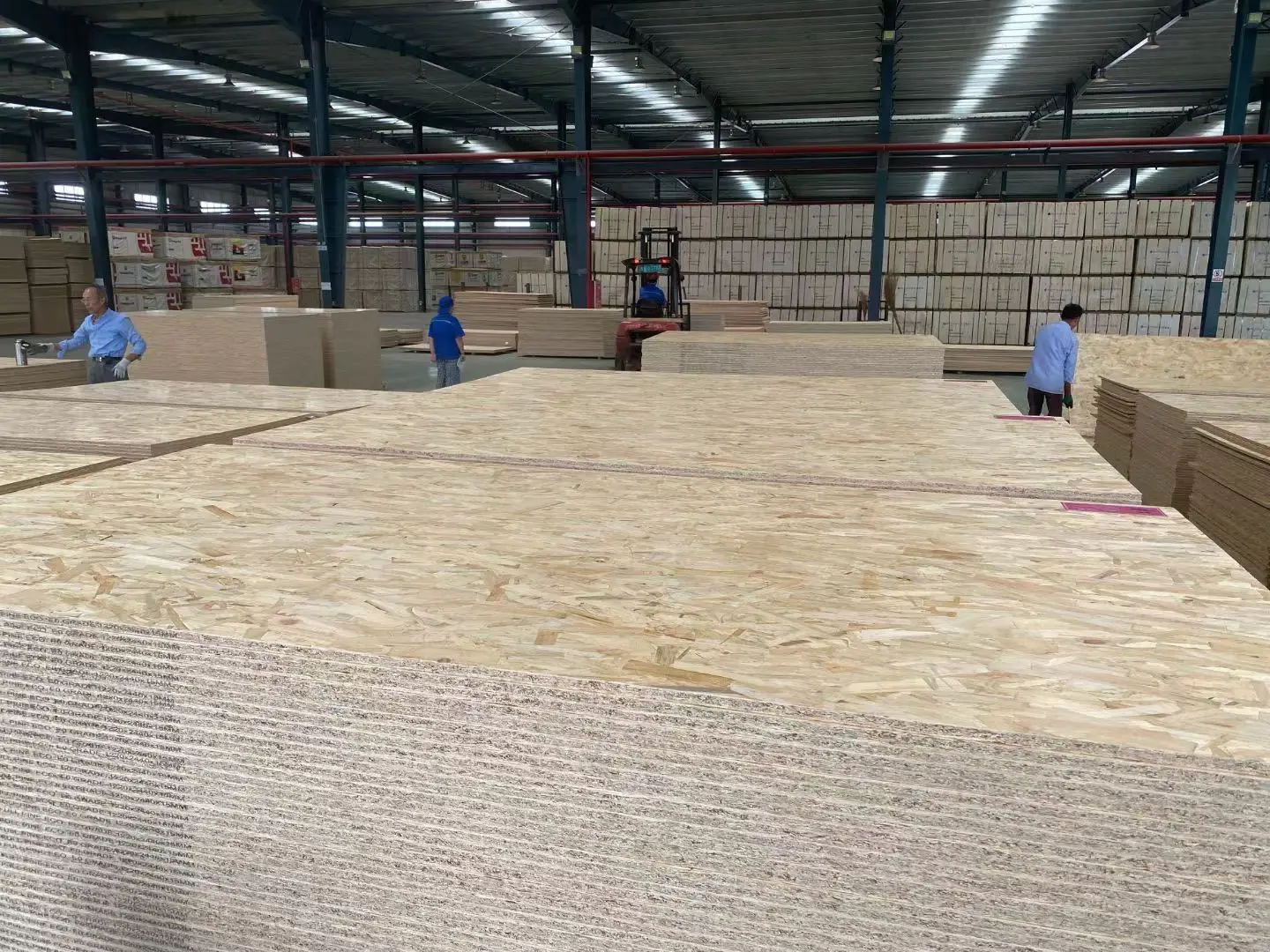 OSB Wood Particle Board in 4x8 Size with 9mm 12mm 15mm 18mm Thickness Finished Surface for Construction Building