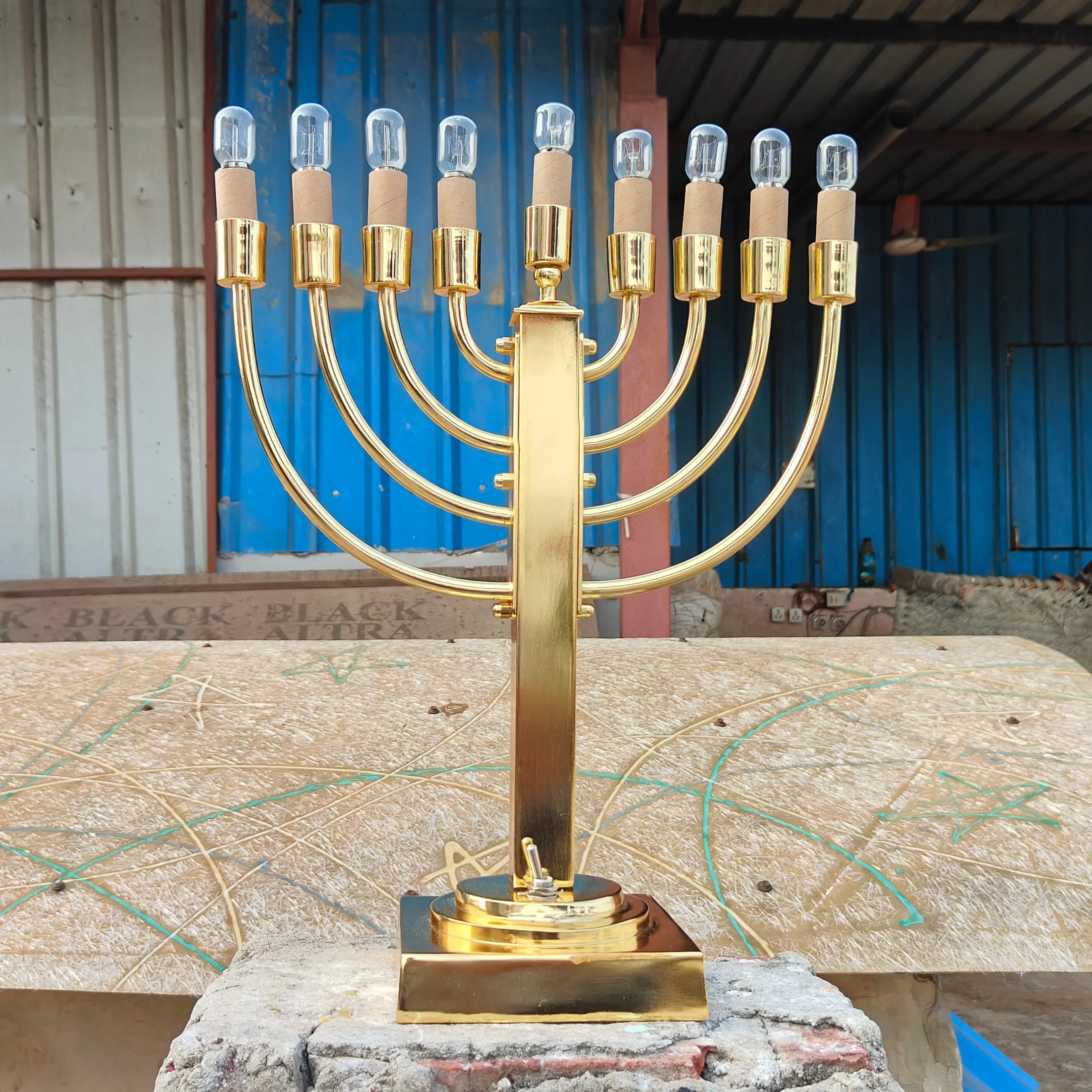 Gold Plated 18.5 Inch 9 Branches Menorah Home Decoration Jewish Chanukah Hanukkia for Israel Temple Hanukkah Menorah