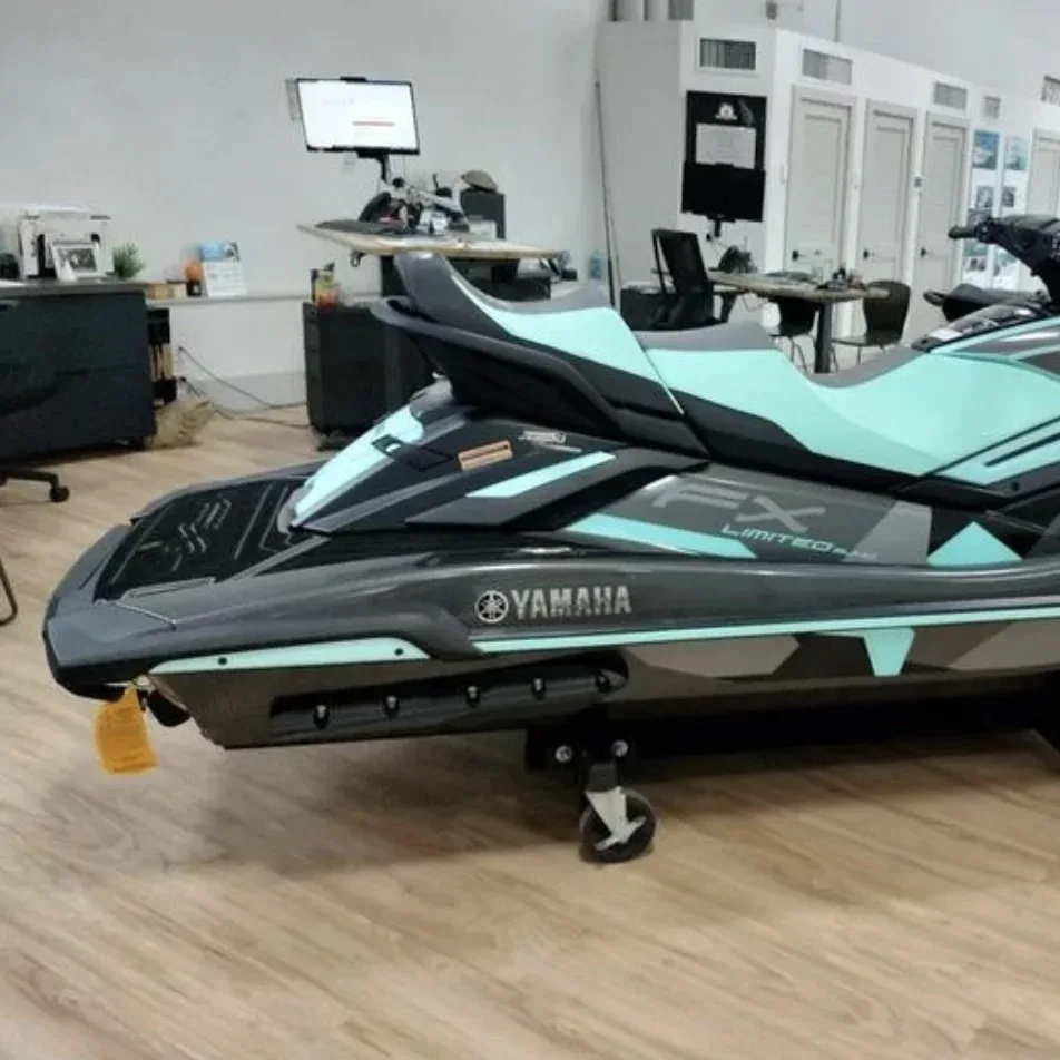 China Motorboat Watercraft Jetski Jet Ski 3-person Water Electric Jetski for sale