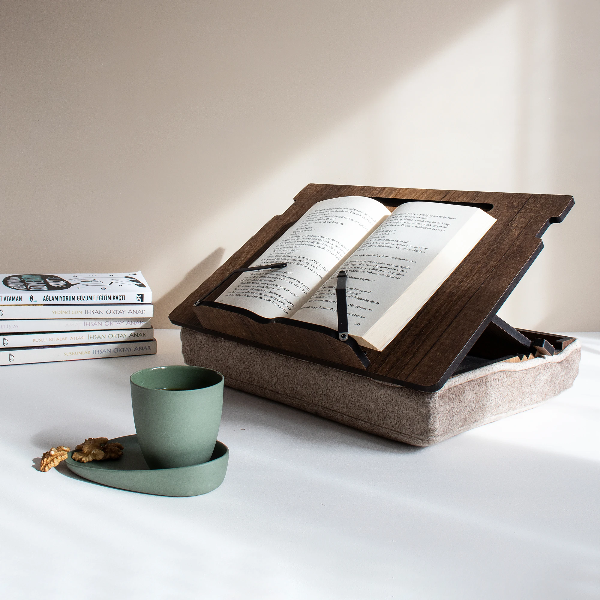 Dropshipping Premium Book Stand with Cushion Storage Area Magnet Lock Portable and Height Adjustable Eco Friendly Europe Turkey