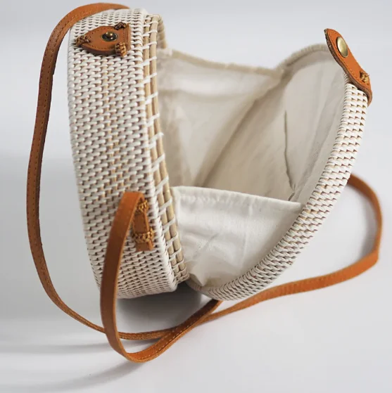 Handmade Natural Rattan Handbags with Clamshell Design and Leather Strap for Women Beach Traveling and Daily Use