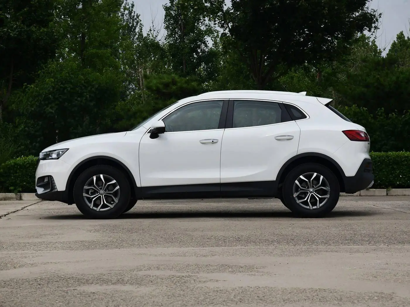Низкая цена Borgward BX5 2017 2018 2020 20TGDI автоматический полный привод 1 4 т 5 дверей мест б/у внедорожник Китай