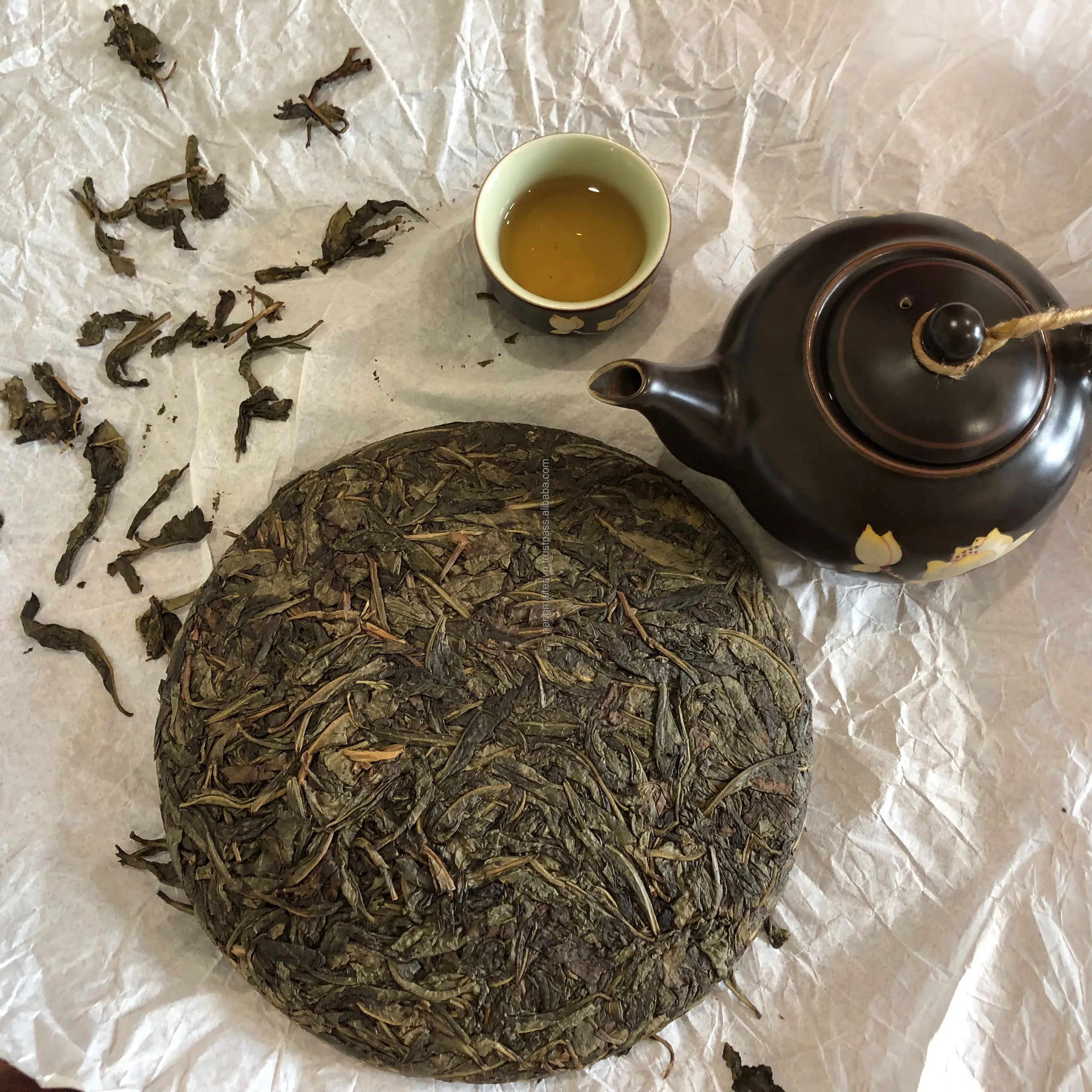 Vietnamese Puerh Cake Black tea Sheng Pu Erh Shu Puerh made from Ancient tea Raw Material in High Mountains