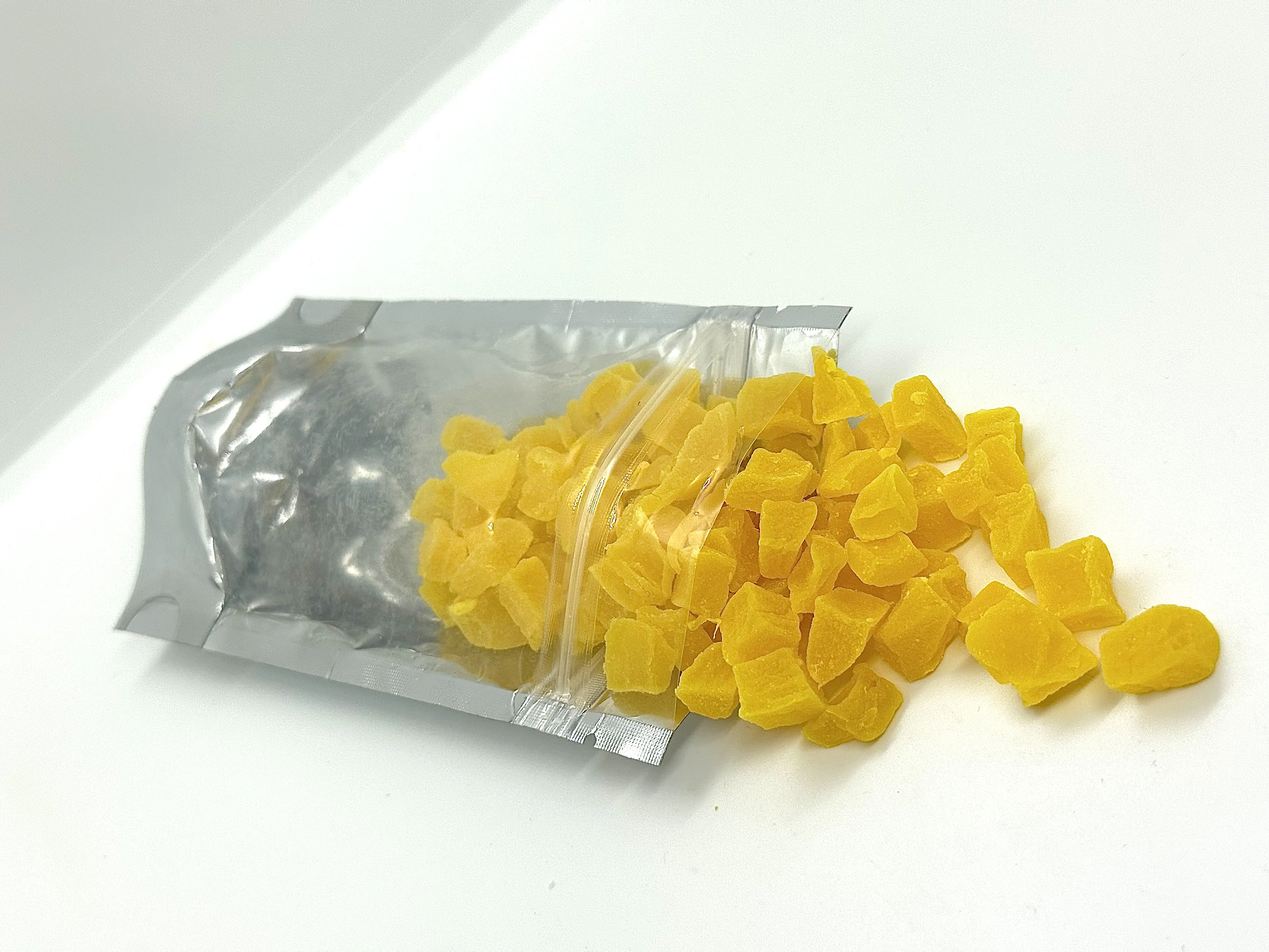 Dried fruits factory dried mango dice shape size 8-10 mm high quality dehydrated mango natural