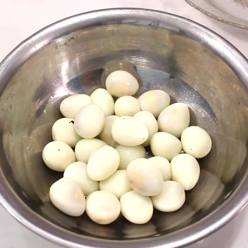 Salted quail eggs with nutritional additives are produced in bulk cans of 425/200g