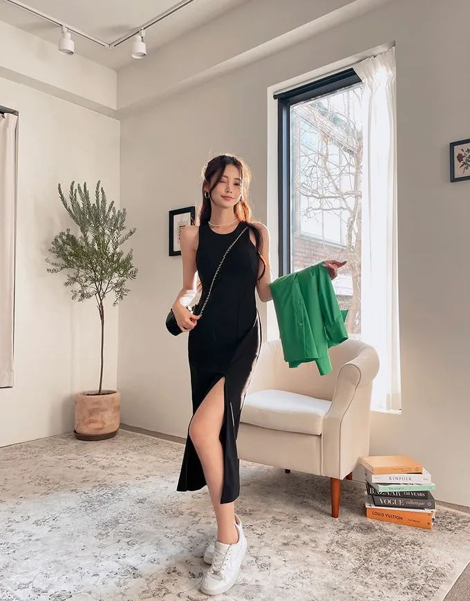 Dress With Slit Neckline Has 2 Straight Seams Down To The Bottom With Skin-friendly Material And Zipper That Allows 2024 Comfy