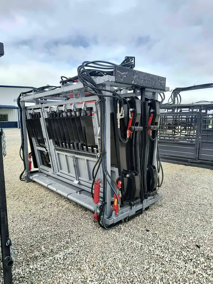 Legacy Hydraulic Cattle Chute