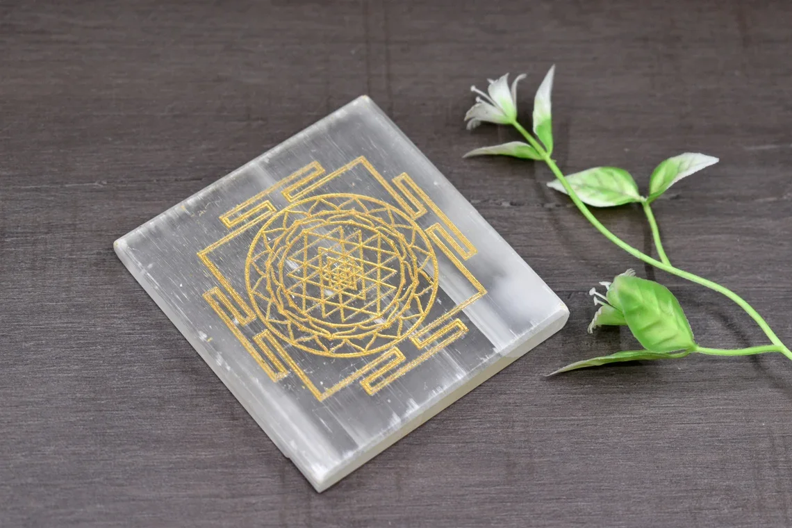 High Quality Selenite Charging Plate with Shri Yantra Engraved Hand Carved 3 Inch Shri Yantra Selenite Plate for Chakra Balance